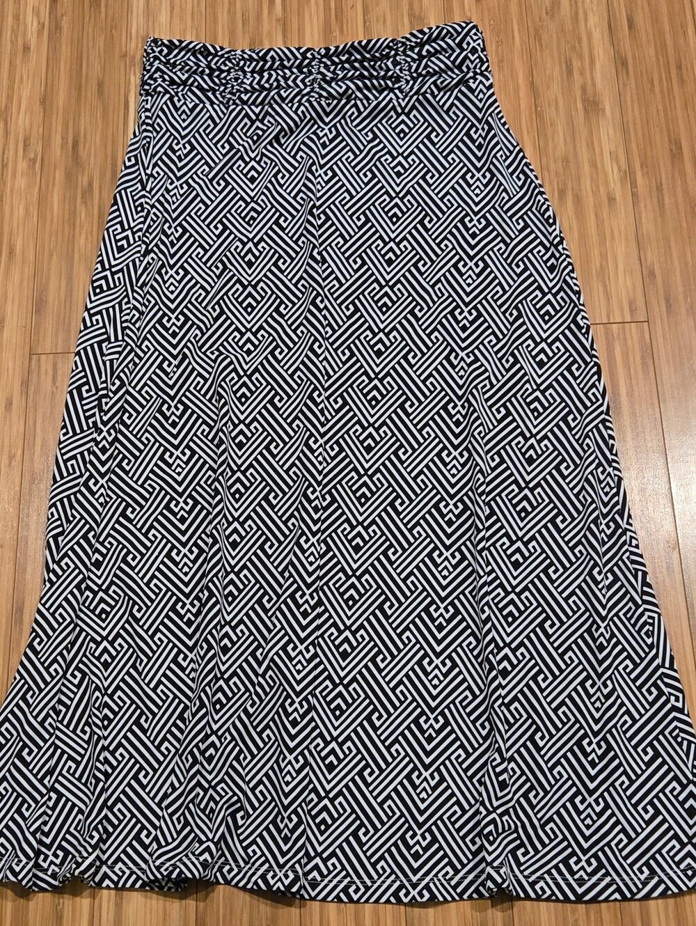 Roz & Ali Geometric Print A-Line Maxi Skirt - Black & White